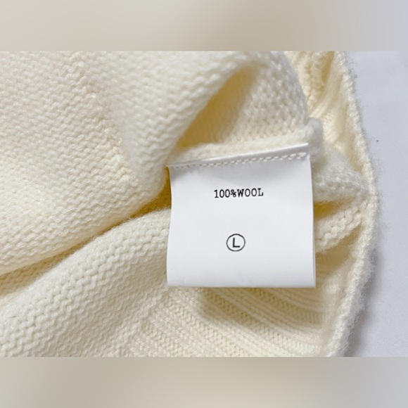 100% Wool V-Neck Ribbed Cardigan - Picture 9 of 10